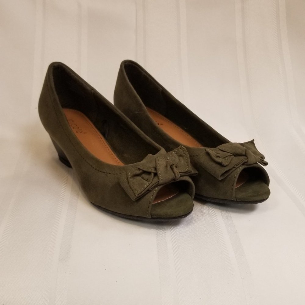 Sz 6M Ladies Nicole Peep-toe Wedge Heels